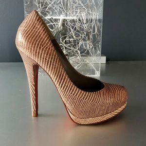 Snake embossed pumps
